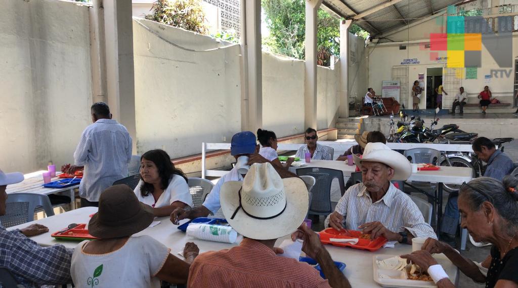 Apoya DIF con alimentos a personas vulnerables en Tres Valles