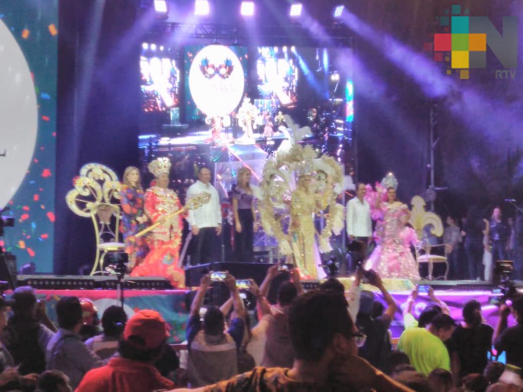 Coronan a Ilse I y a Buchaca I como reyes del Carnaval de Veracruz 2019