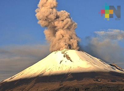 Registra Popocatépetl explosión con alto contenido de cenizas