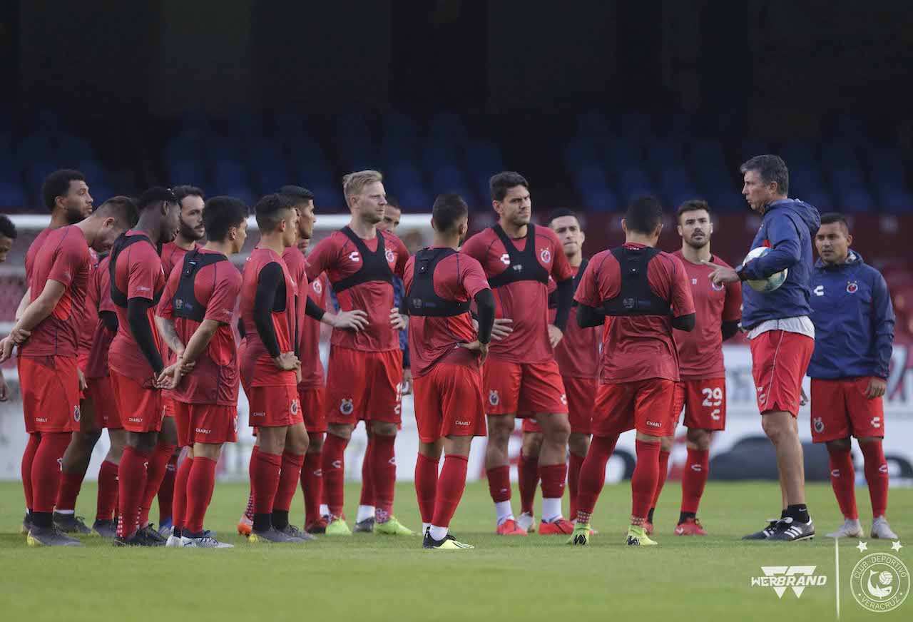 Tiburones Rojos continúan con su preparación para la Jornada 10