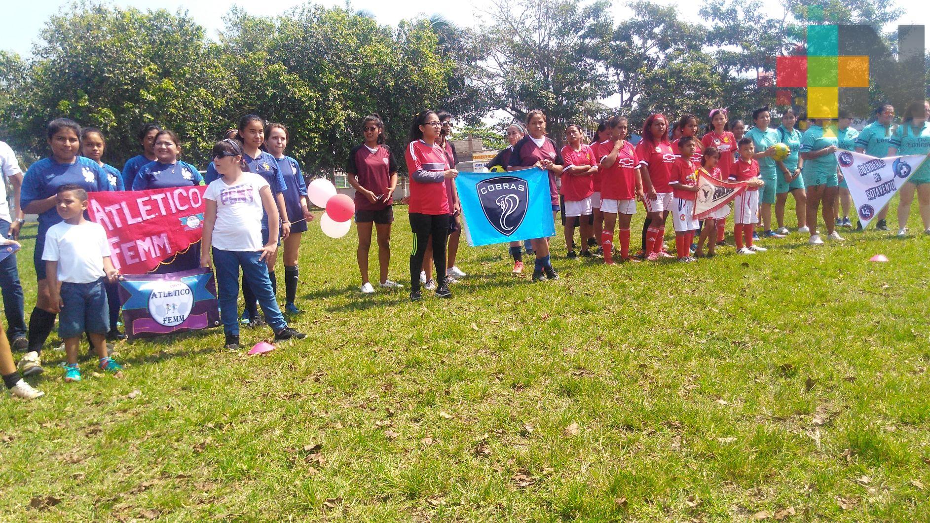 Inauguran torneo de soccer femenil «Esperanza en la mujer»