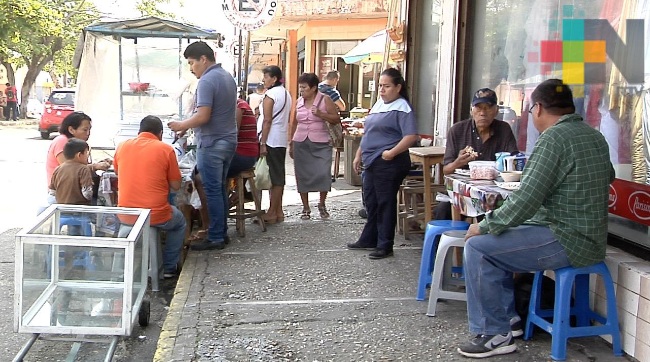 Comer en vía pública puede provocar enfermedades gastrointestinales en temporada de calor