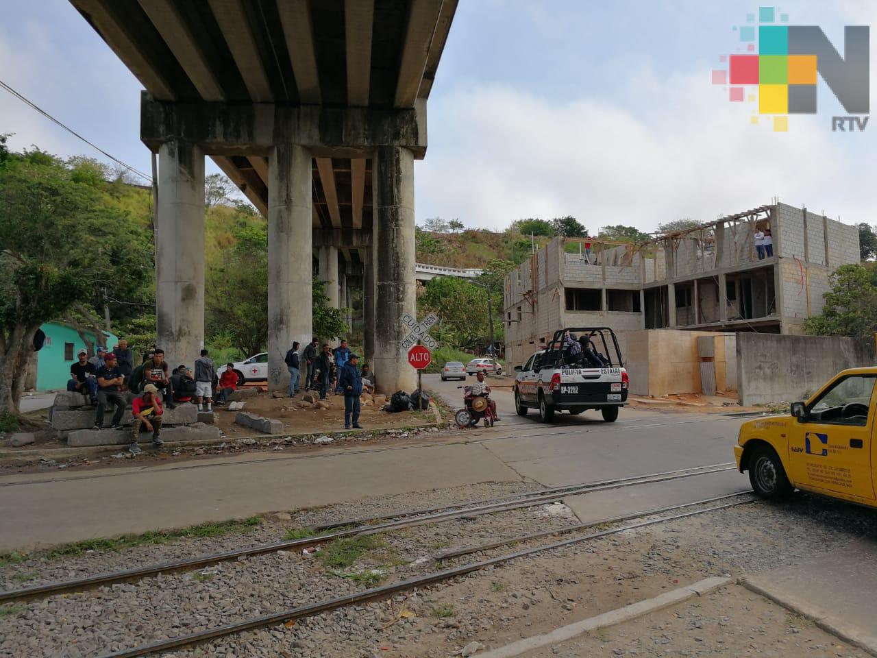 Migrantes centroamericanos no desisten en llegar a la frontera