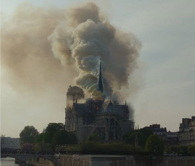 Catedral de Notre Dame registra incendio se teme de consideración