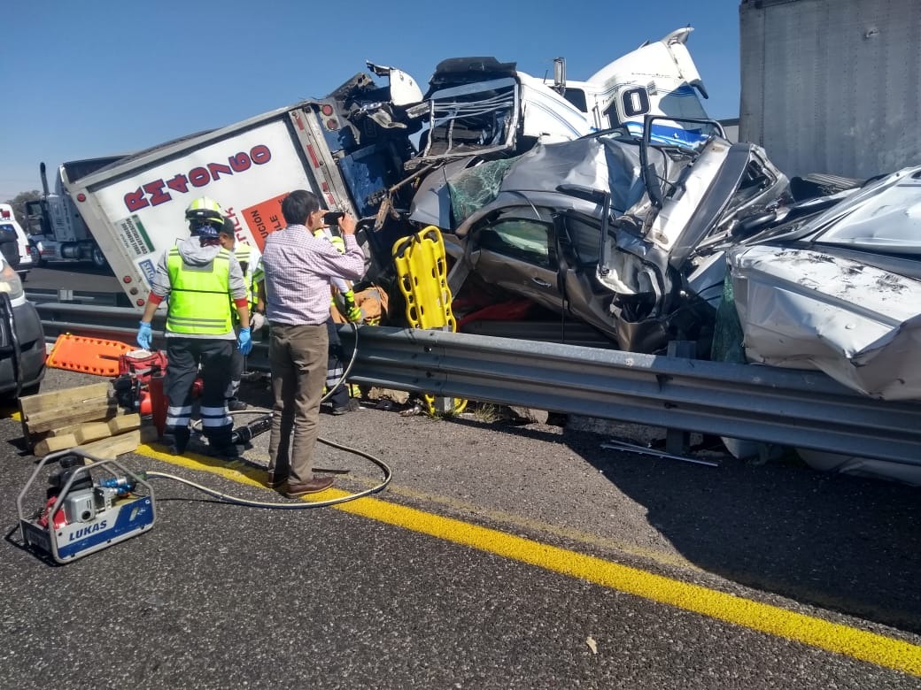 Espectacular accidente carretero en carretera Acatzingo-Ciudad Mendoza