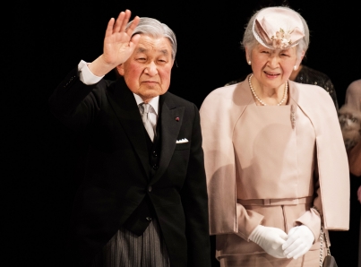 Akihito, primer emperador japonés en abdicar en dos siglos