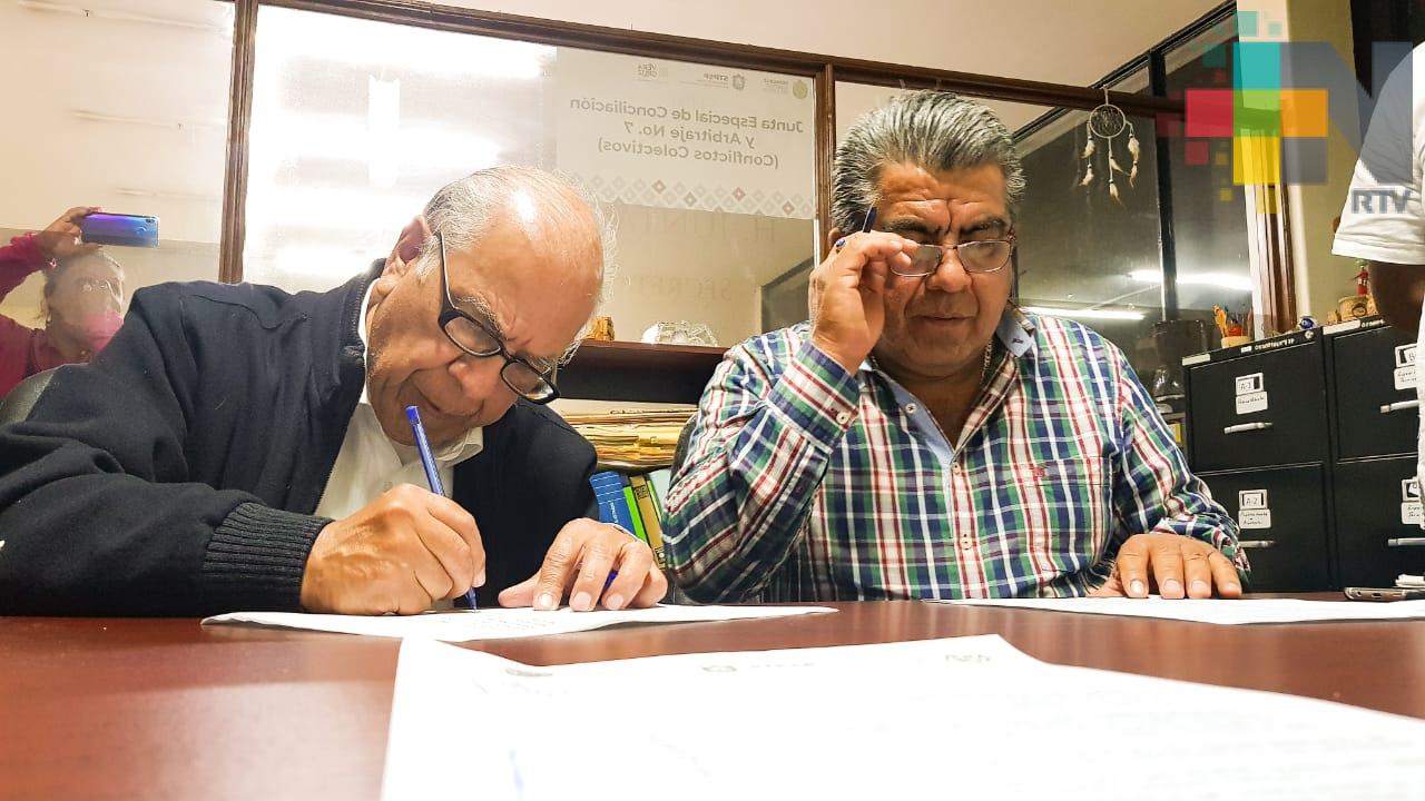 Otorga CMAS aumento salarial y bases a trabajadores