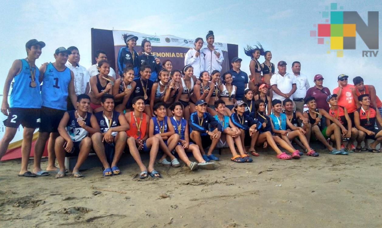 Coatzacoalcos domina en voleibol playero femenil