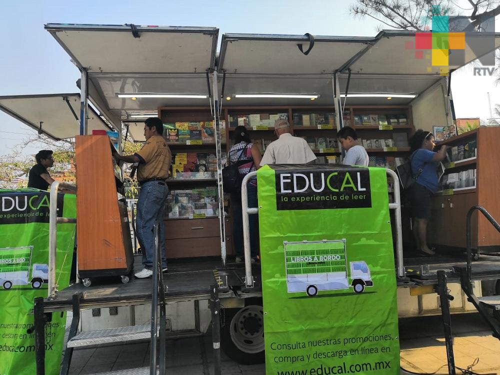 Con cuatro mil ejemplares, llegó el Librobús a Coatzacoalcos