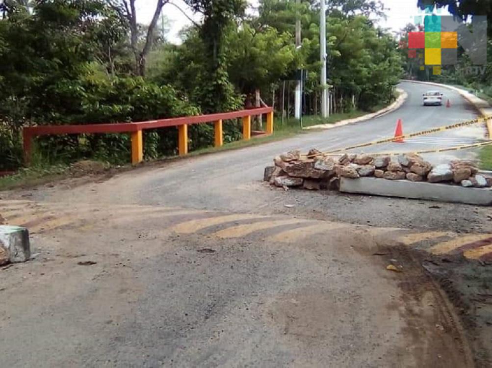 Continúa reconstrucción de carreteras que conectan al Ejido La Esperanza con Agua Dulce