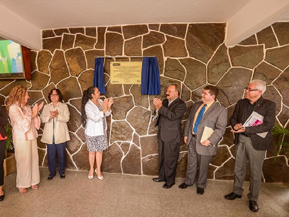 Derecho, primer programa de Humanidades UV que recibe acreditación internacional