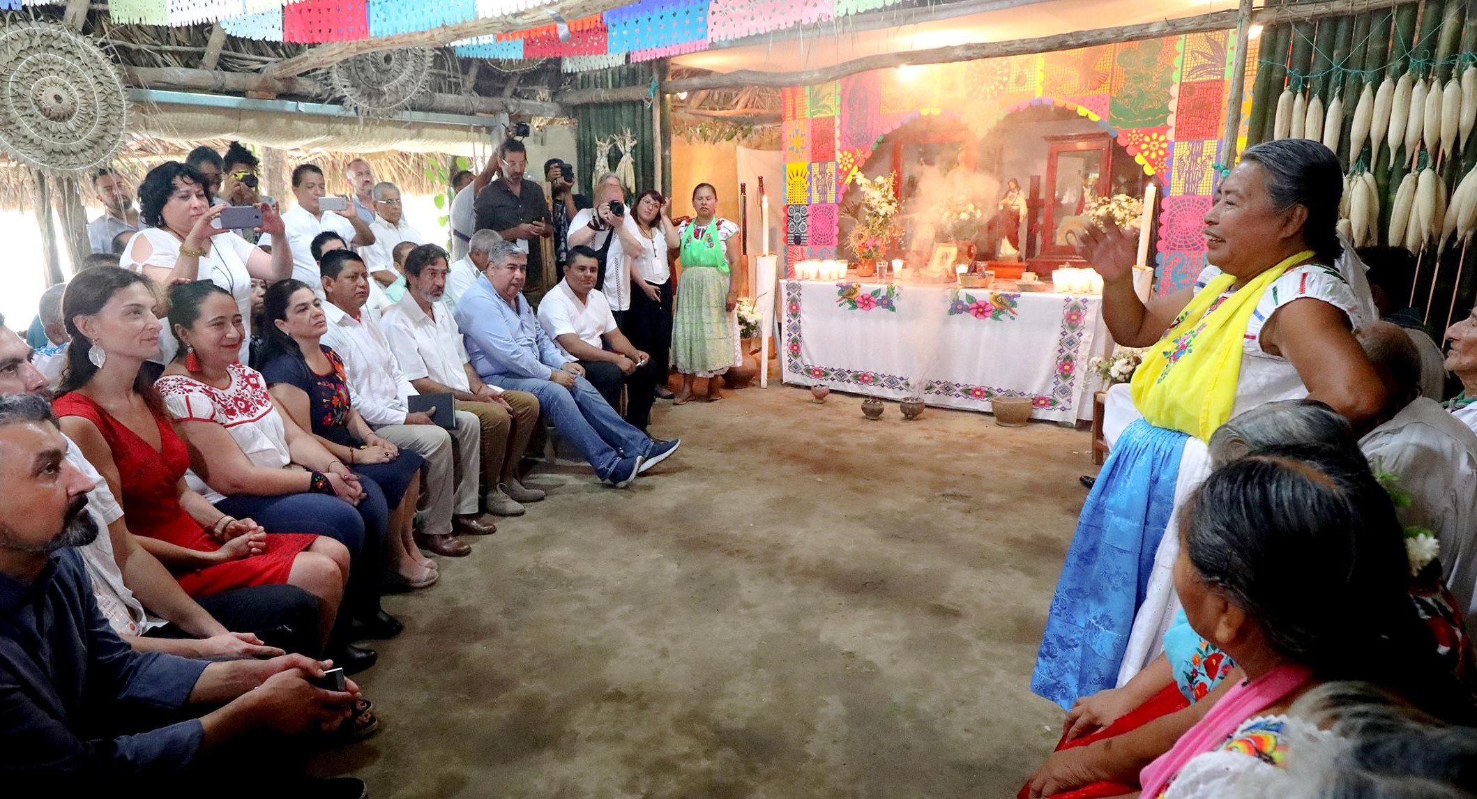 Recibe el pueblo totonaca a jóvenes creadores del país