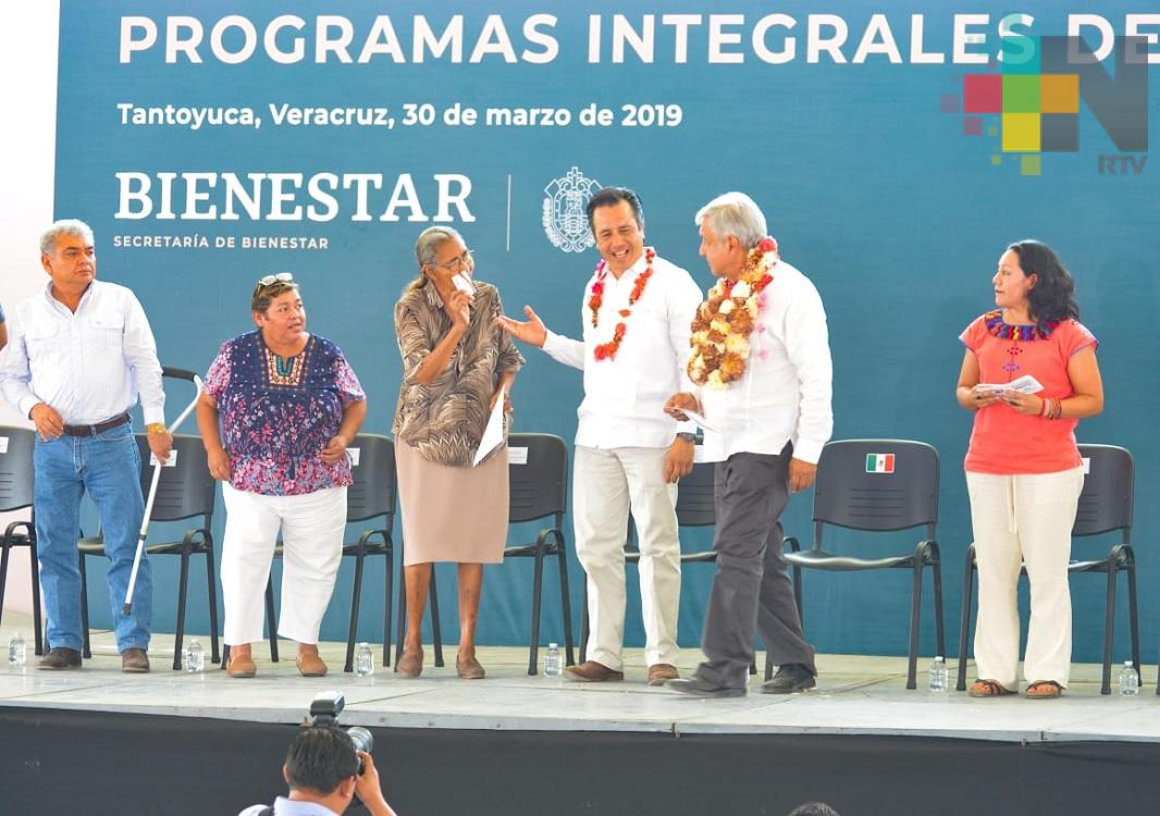 Entregan tarjetas de Programas Integrales de Bienestar en región Tantoyuca