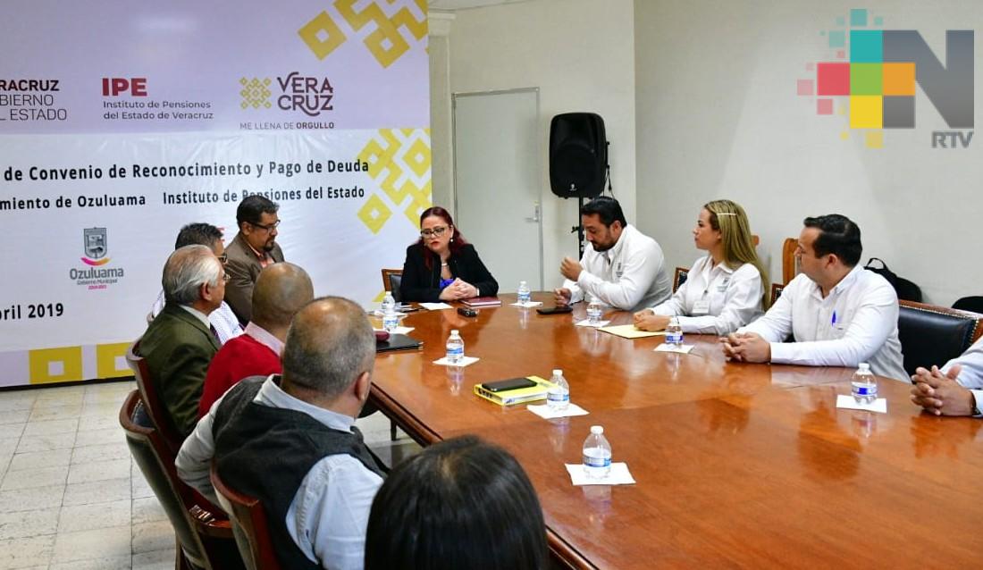 Firma IPE convenios de reconocimiento de adeudos, con Ozuluama y San Juan Evangelista