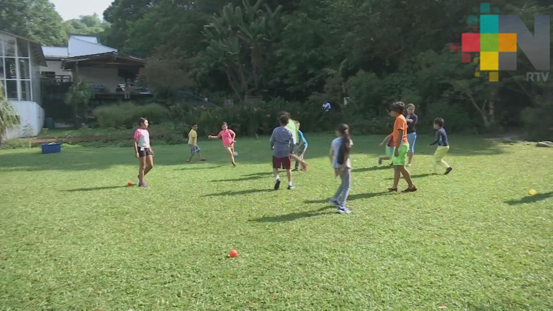 Niños aprenden ciencia en el Jardín Botánico