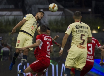 Toluca remonta para vencer 3-2 al América y sueña con Liguilla
