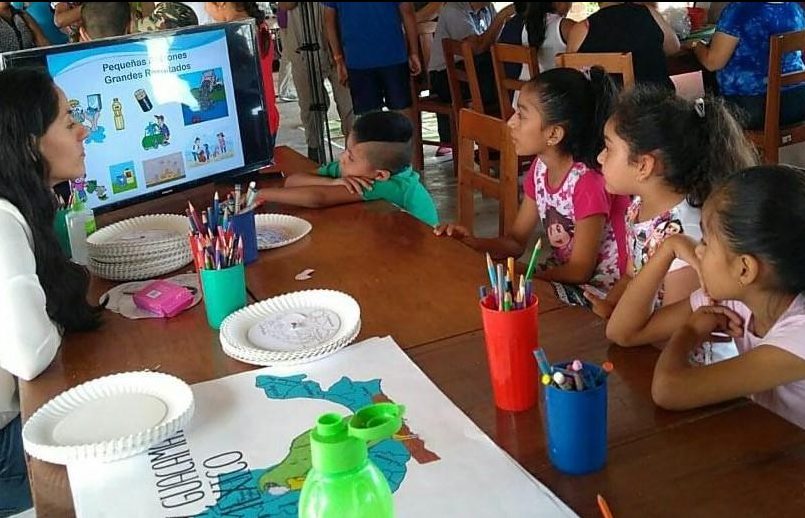 Imparte Sedema talleres en Festival de Aves y Humedales