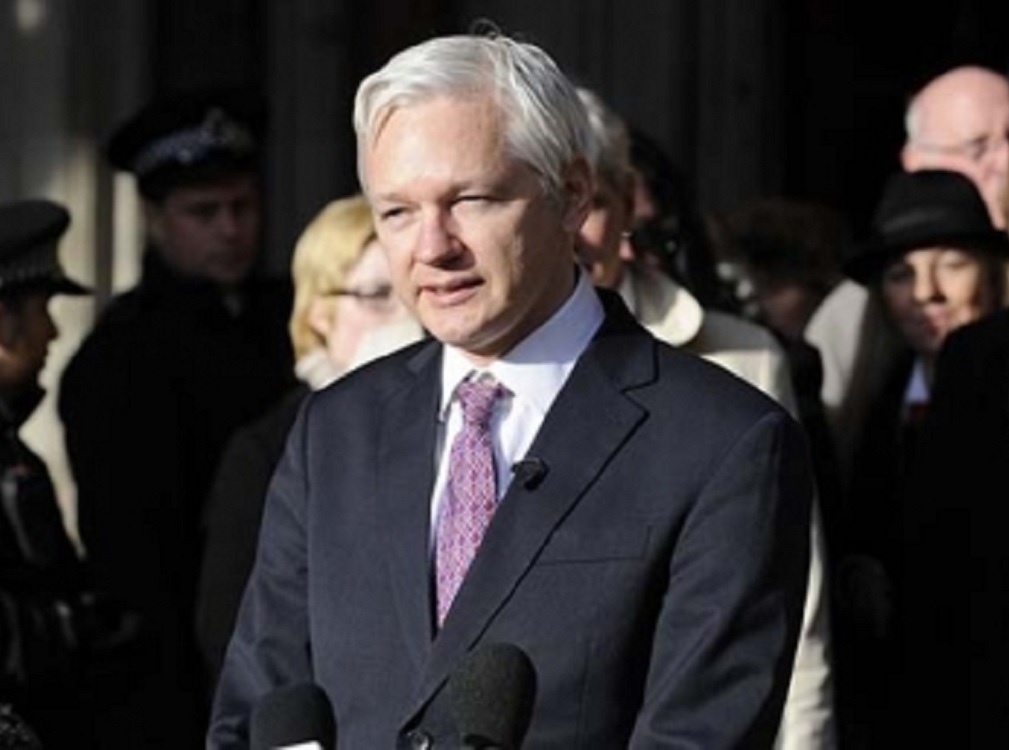 Assange se declara indefenso y pide el apoyo de sus simpatizantes