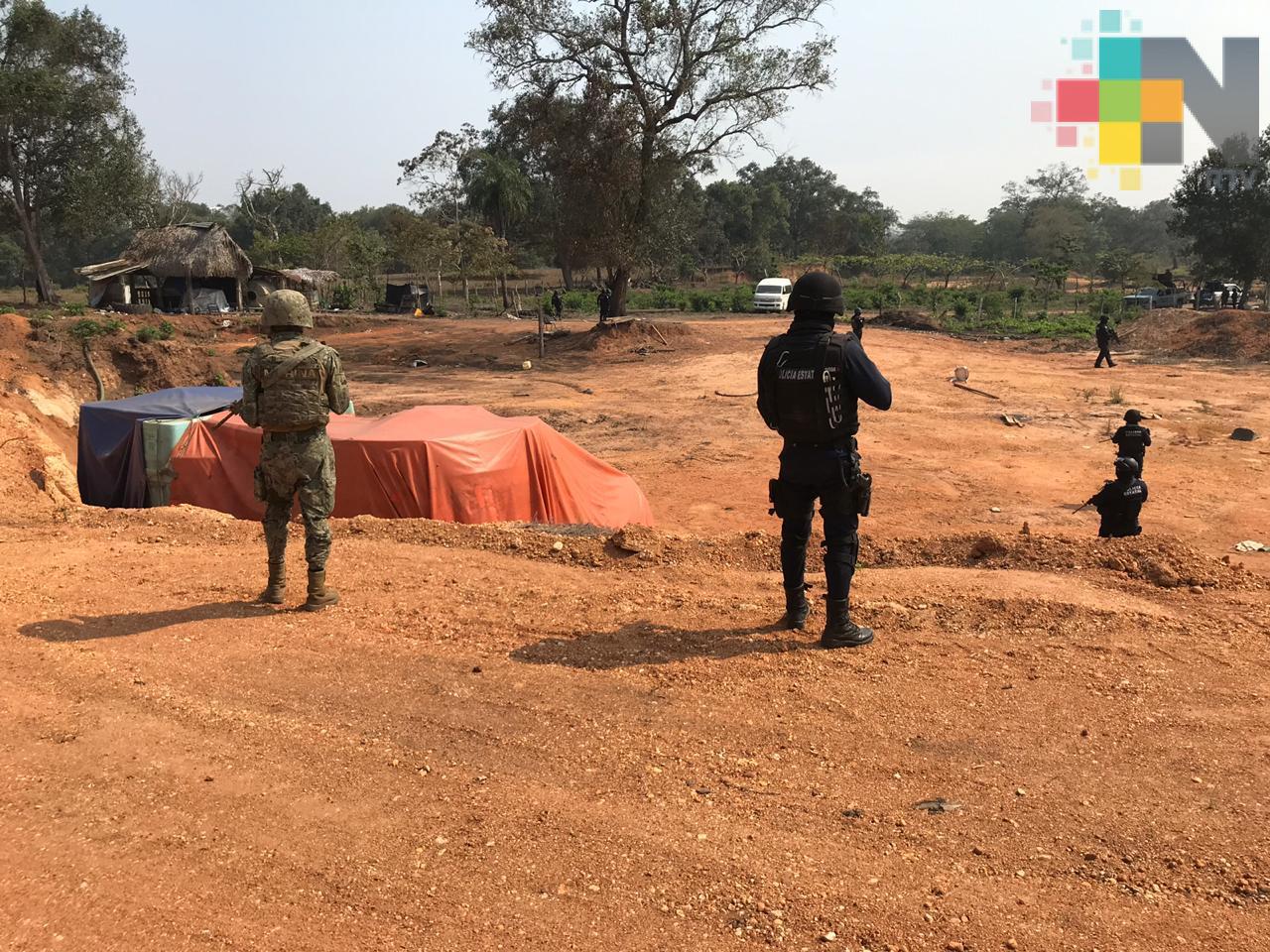 Aseguran toma clandestina, tinacos y bidones, en el sur