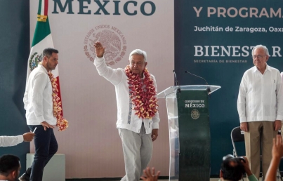 López Obrador supervisa funcionamiento de refinería en Salina Cruz