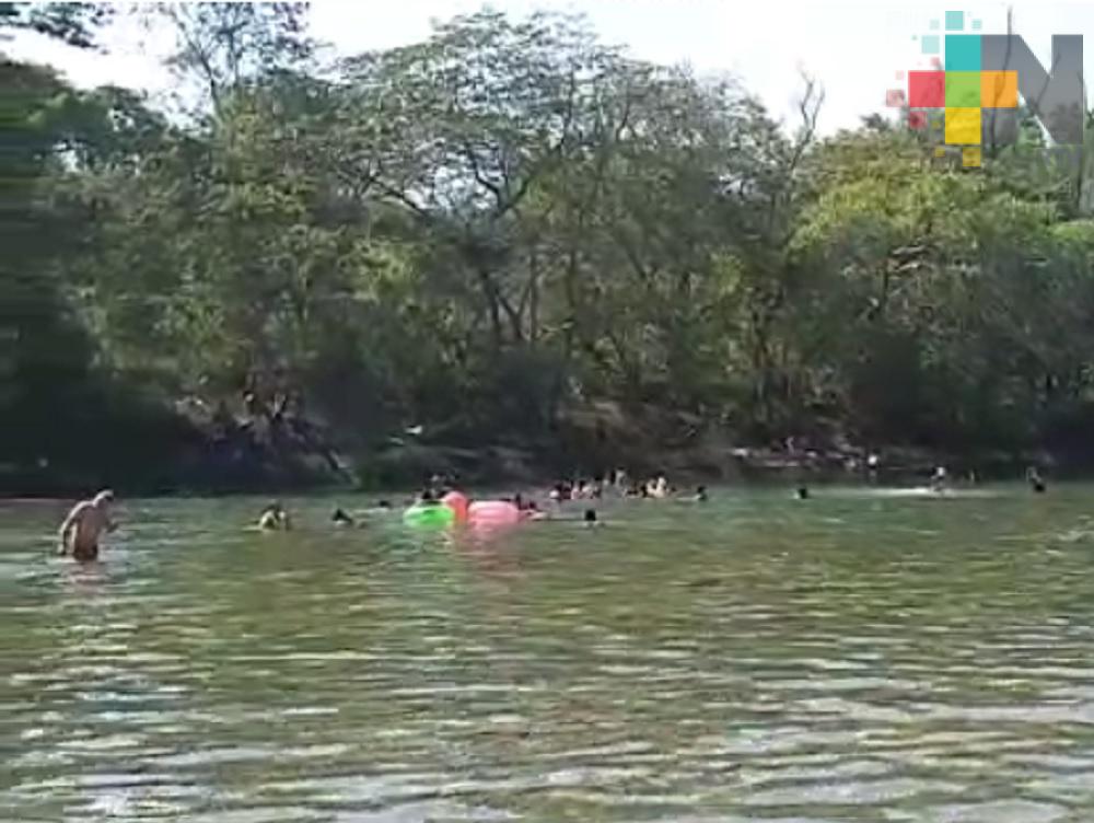 Más de cinco mil personas visitan río Vinazco en Ixhuatlán de Madero