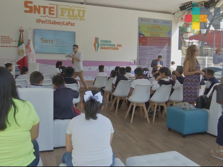 SNTE tiene participación por primera vez en la FILU