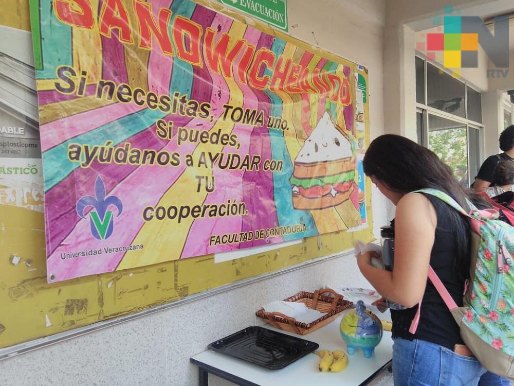 «Sandwicheando» apoya a estudiantes de la Facultad de Contaduría de la UV, en Boca del Río
