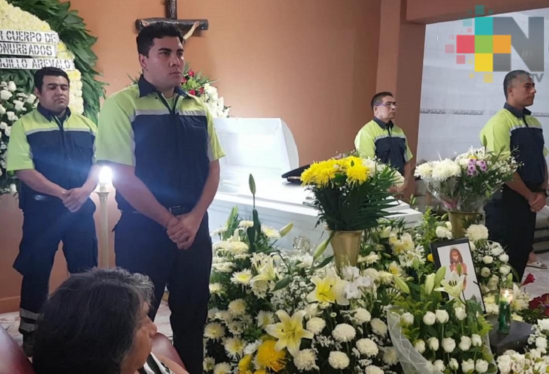 Velan restos de bombero que ayudaba a combatir incendio en relleno sanitario de Veracruz