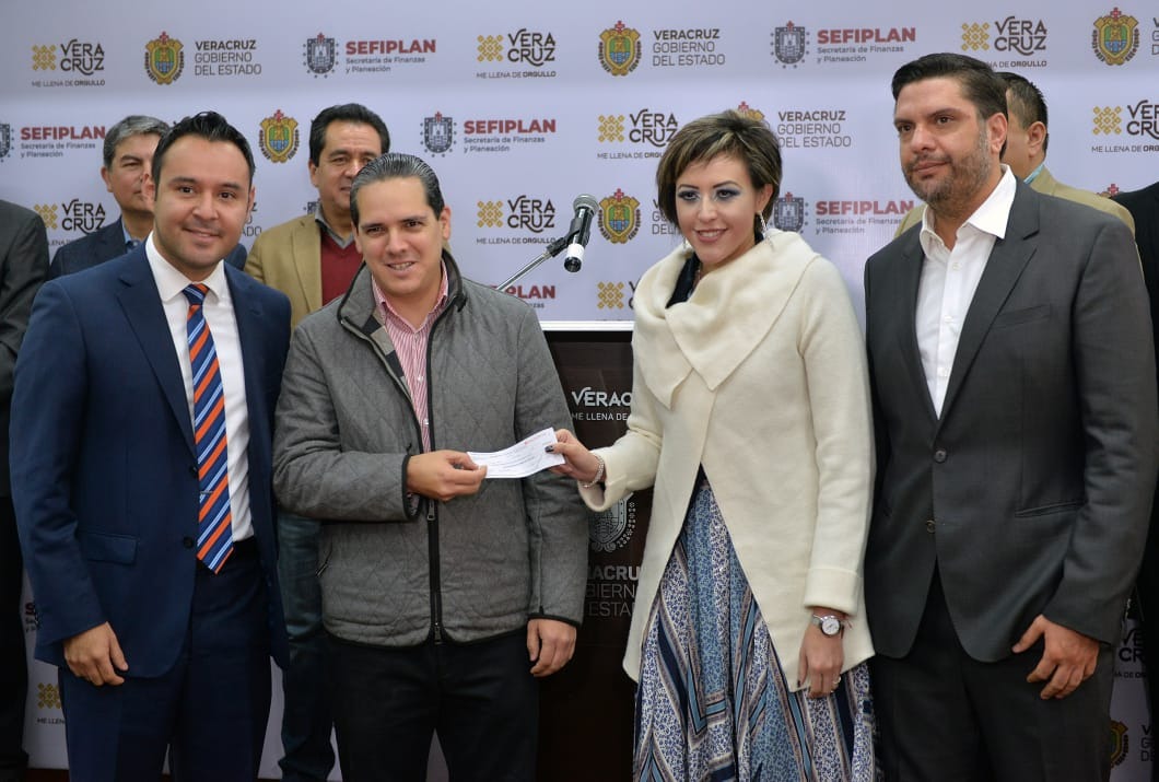 Con Yunes Linares fueron reprimidos; hoy empresarios reciben pago inicial del Gobierno de Veracruz