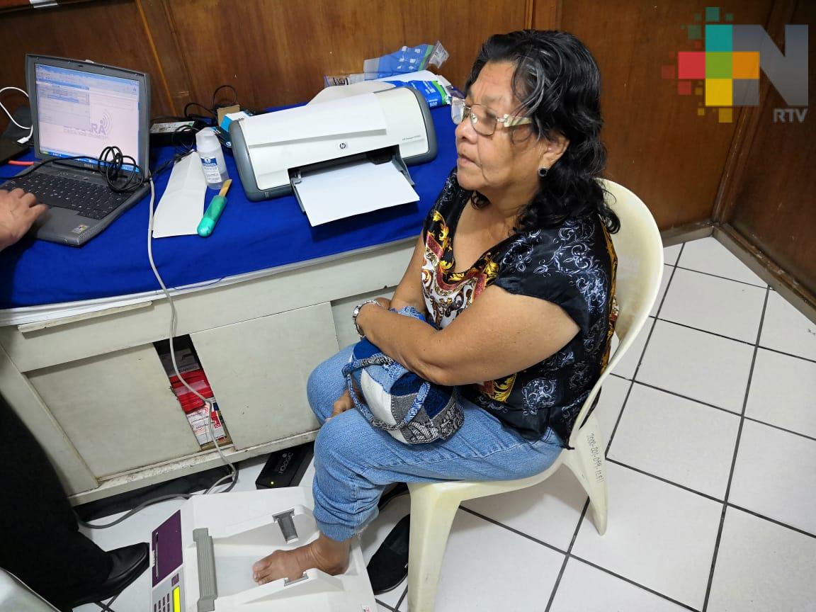 Mujeres mayores de 45 años, propensas a osteoporosis