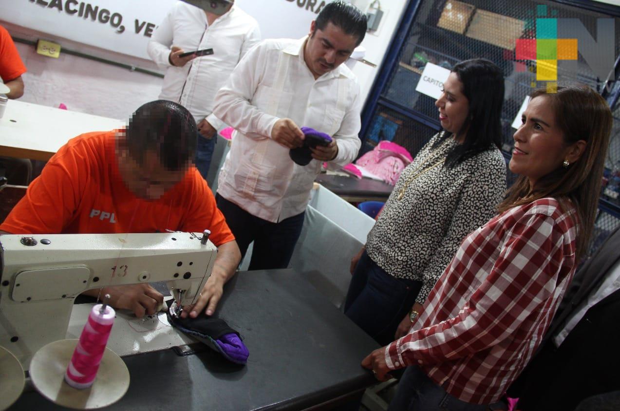 Inauguran maquiladora textil en el CERESO de Jalacingo
