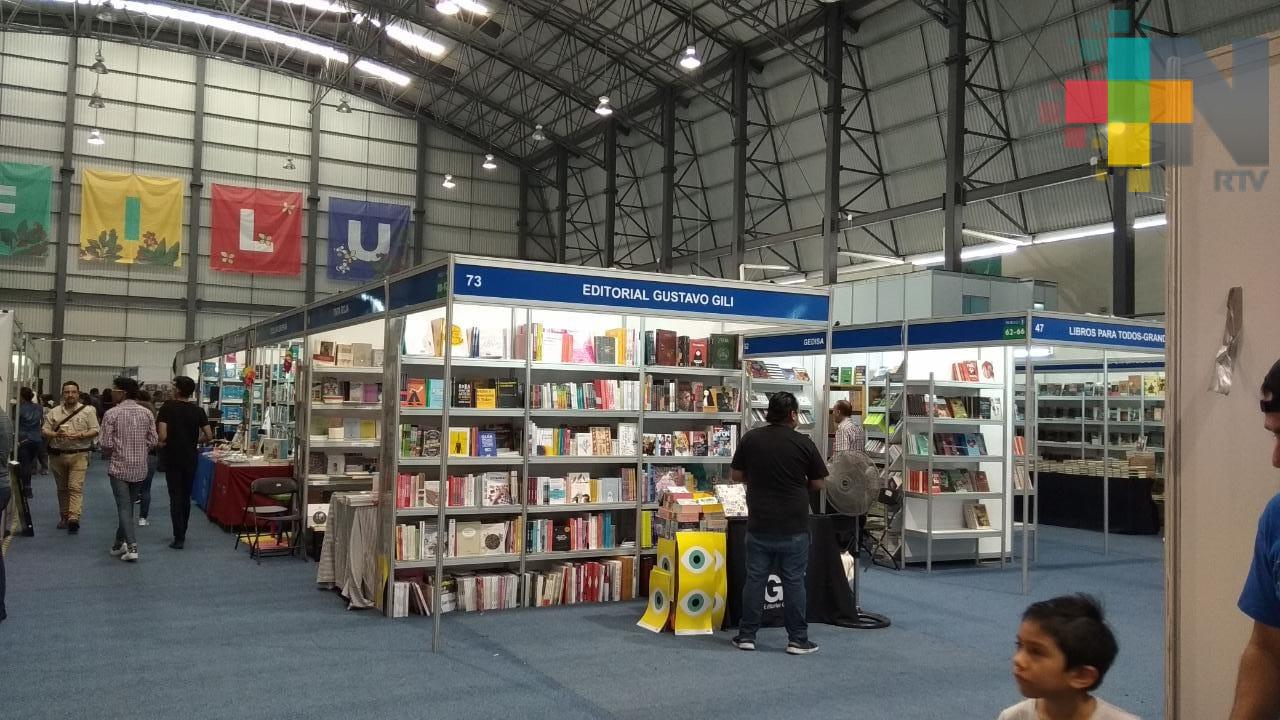 Reportan gran asistencia a la Feria del Libro Universitario 2019