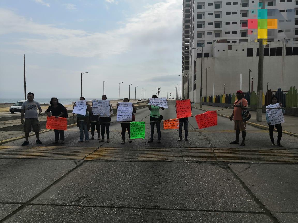 Padres de familia piden que concluya construcción de aulas en jardín de niños