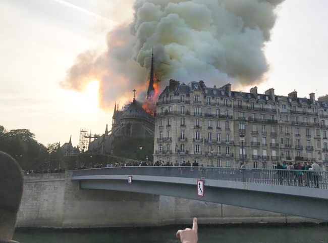 Fiscalía de París descarta hecho intencional en incendio en Notre Dame