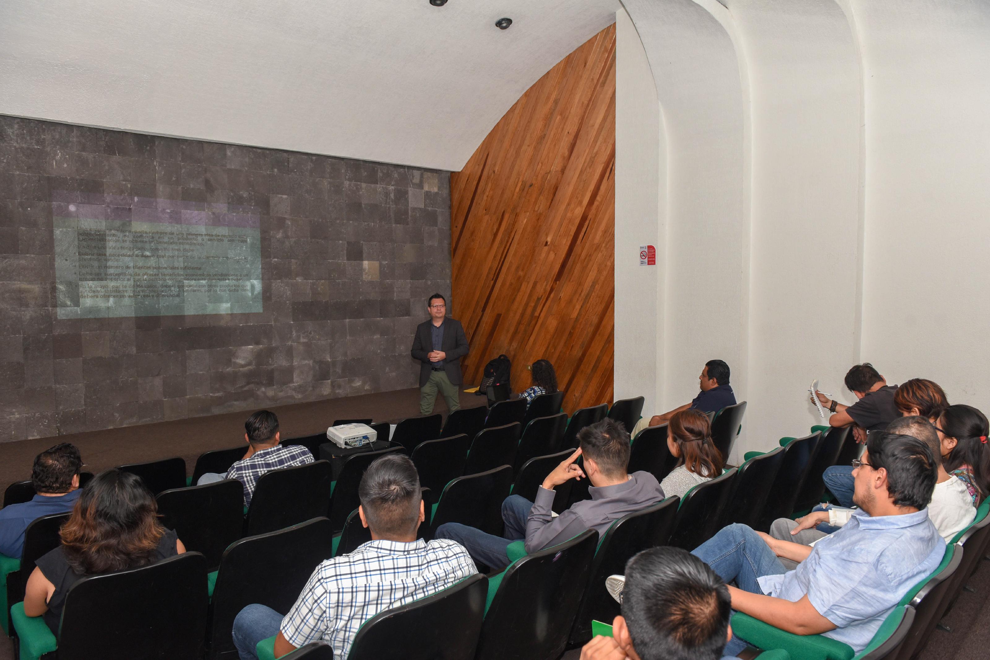 Imparten en Xalapa cursos de capacitación a productores locales y nuevos empresarios