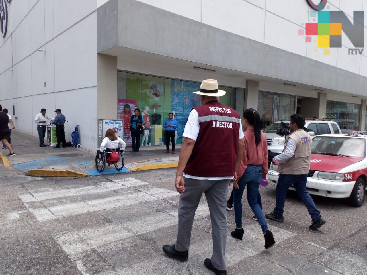 Liberan rampas de banquetas del centro Coatzacoalcos