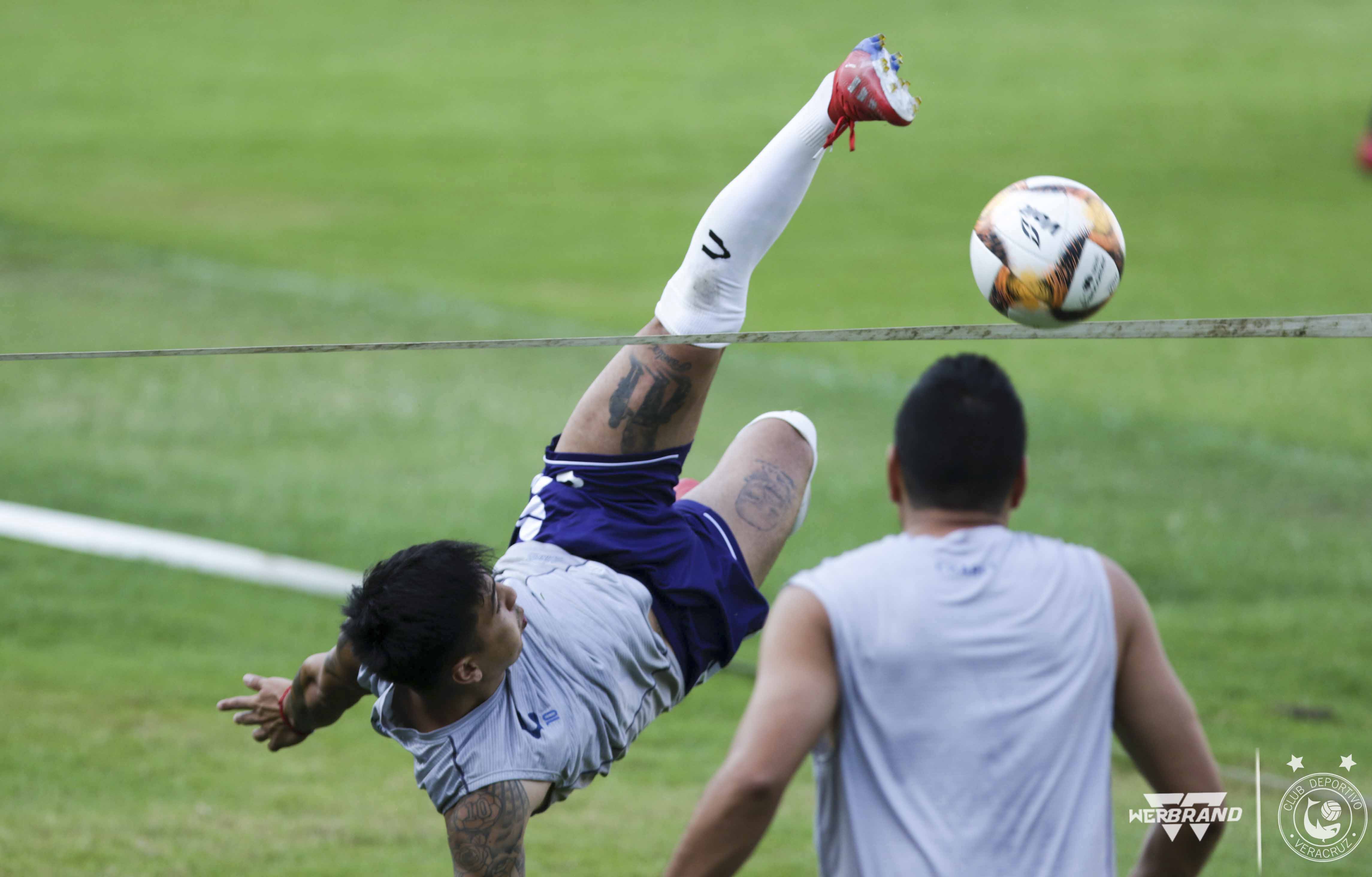 Tiburones Rojos viajaron a Pachuca