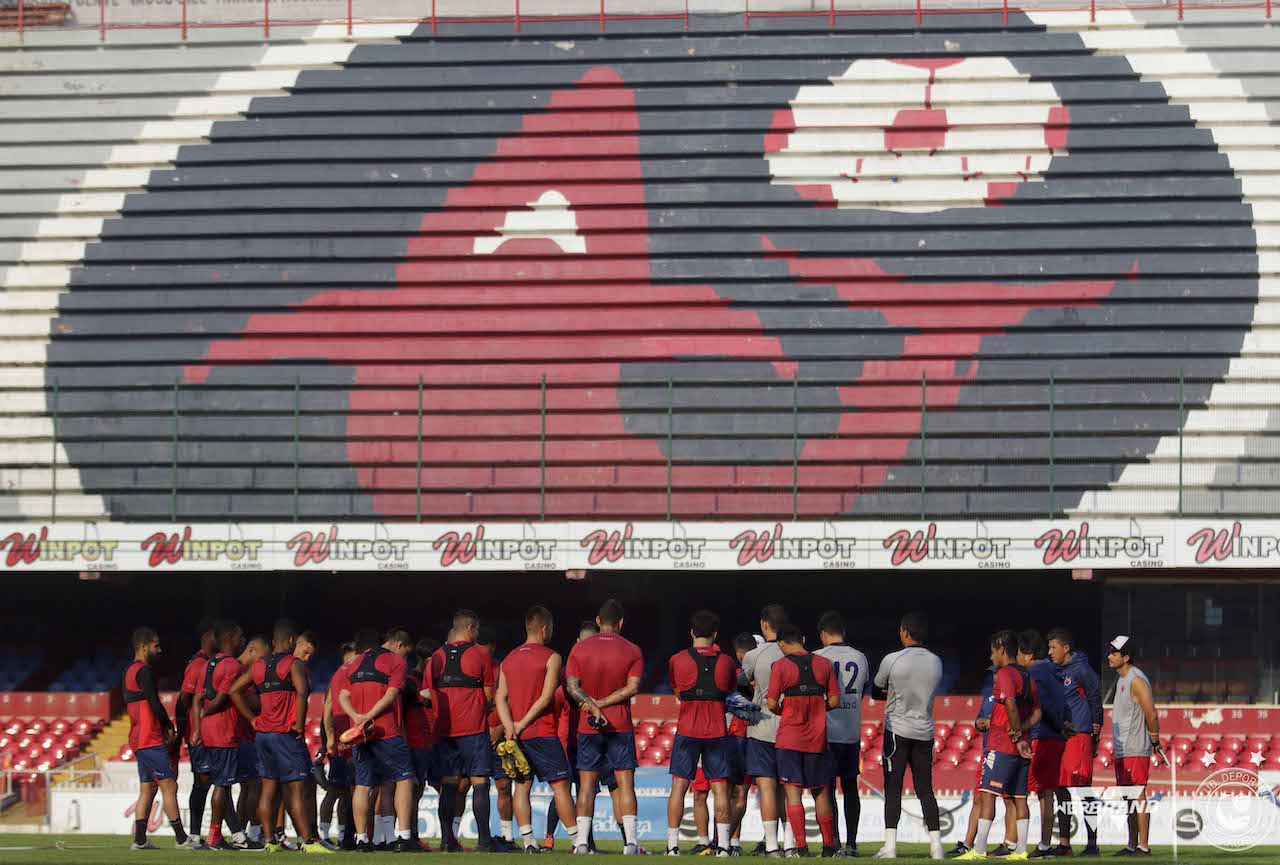 Tiburones Rojos visitarán a Gallos Blancos en espera su primer triunfo