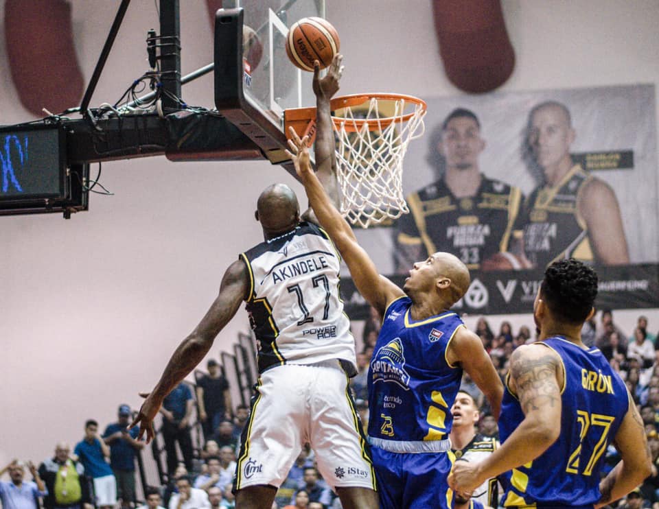 Fuerza Regia arrolla a Capitanes en primer juego de finales