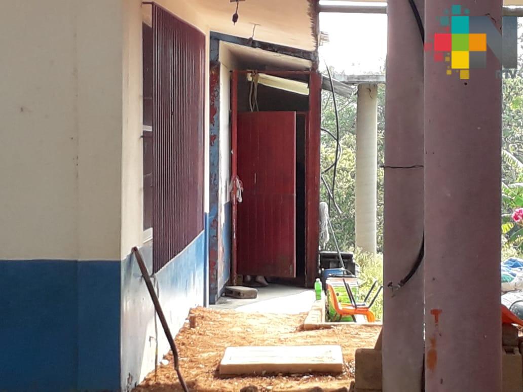 Suspenden clases en jardín de niños de Cosoleacaque tras muerte de padre e hijo