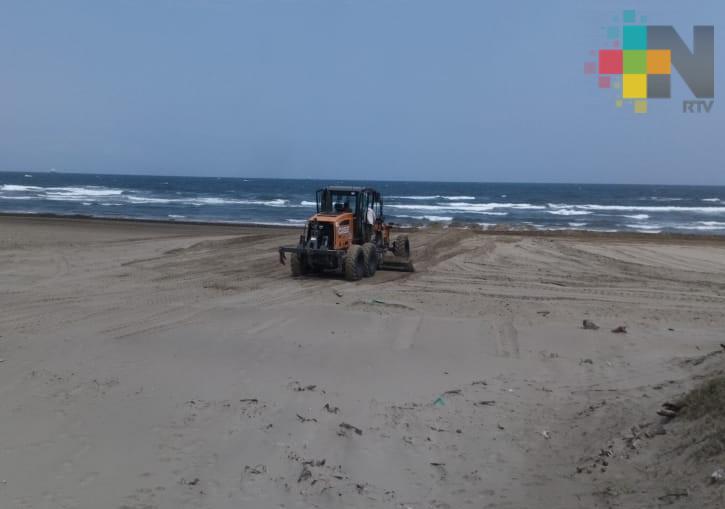Limpian playa de Coatzacoalcos ante inicio del periodo vacacional de Semana Santa