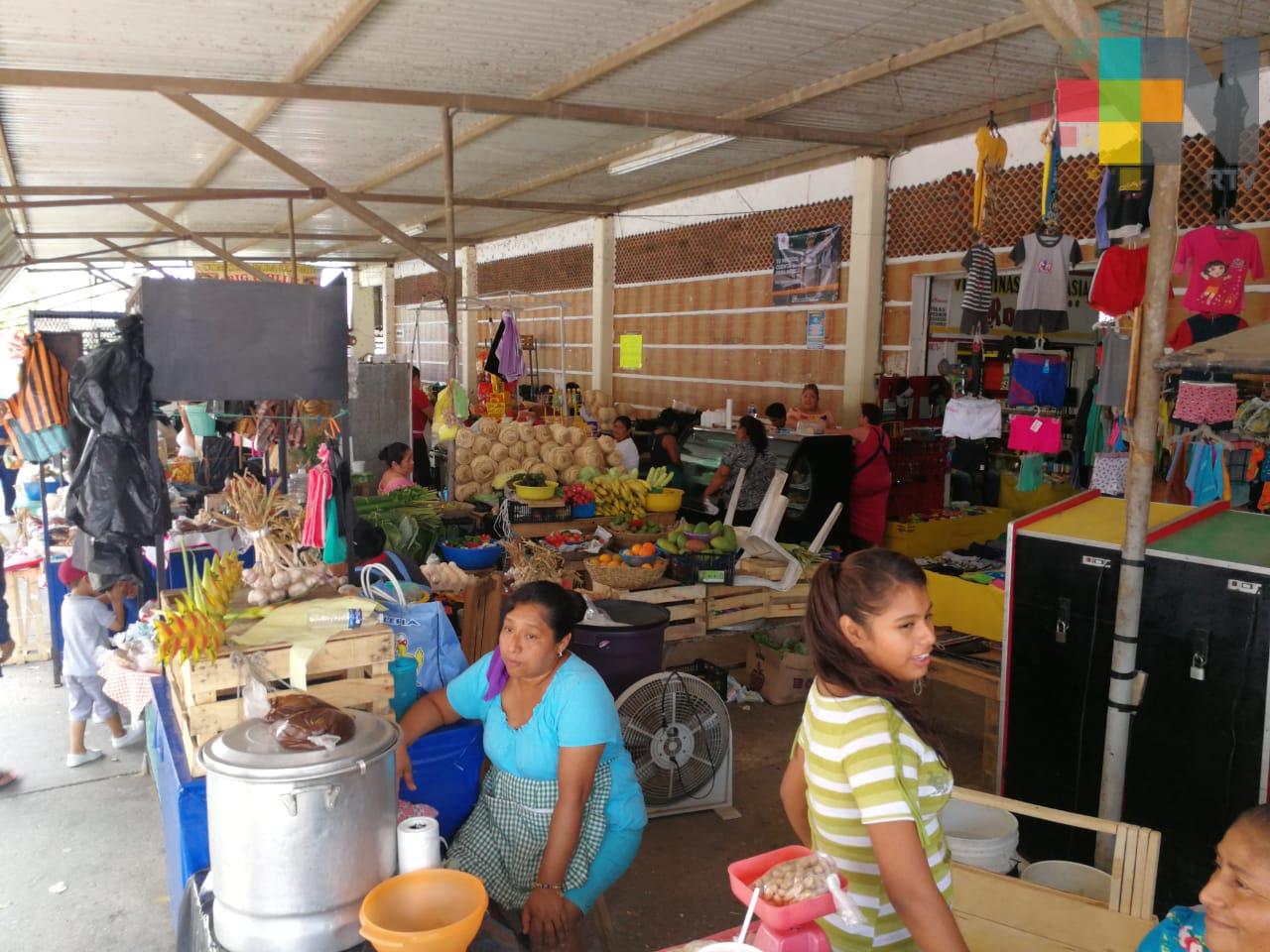 Esperan repunte de ventas en mercado de Cosoleacaque durante este mes