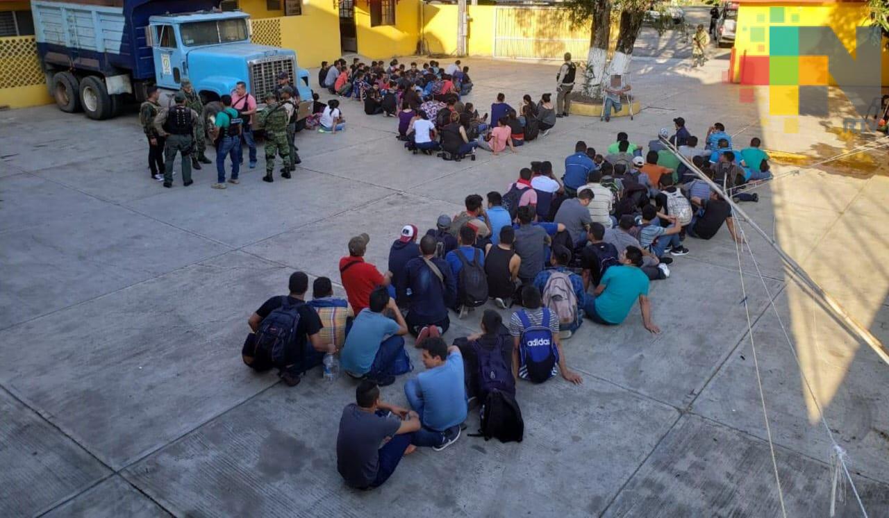 Rescatan a 143 migrantes hondureños, en Naranjos