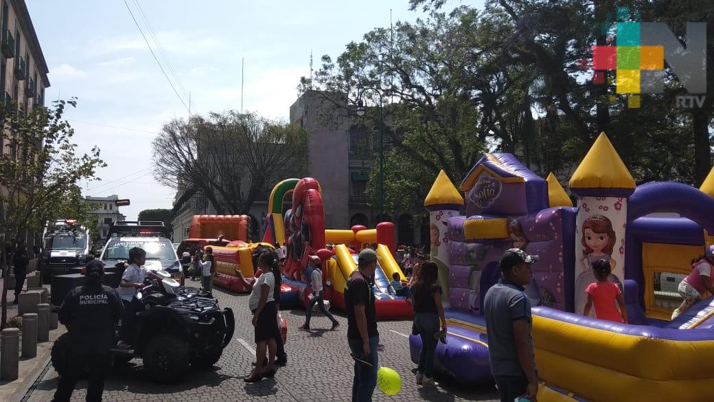DIF municipal de Xalapa festeja a los niños en la Vía Recreativa
