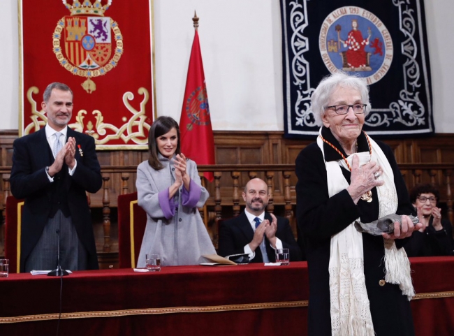 Recibe poeta uruguaya Ida Vitale el Premio Cervantes