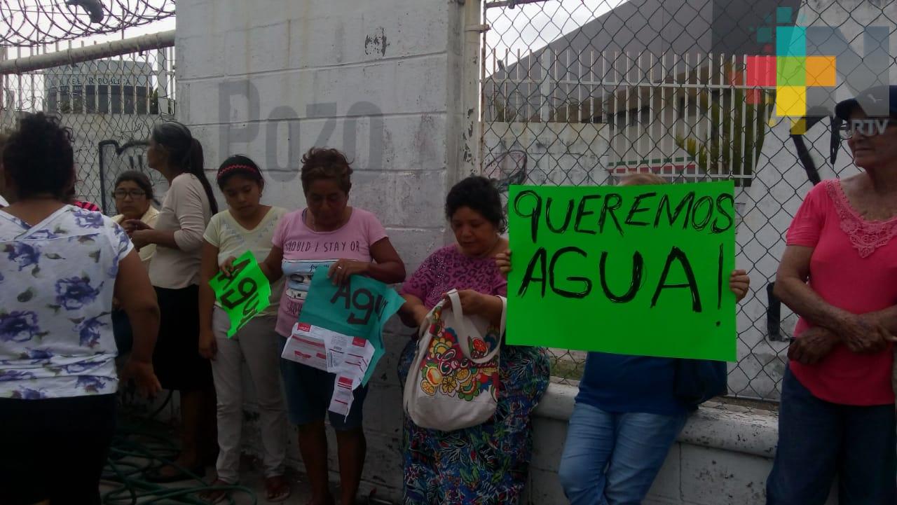 Bloquean avenida JB Lobos en protesta a la falta de agua potable