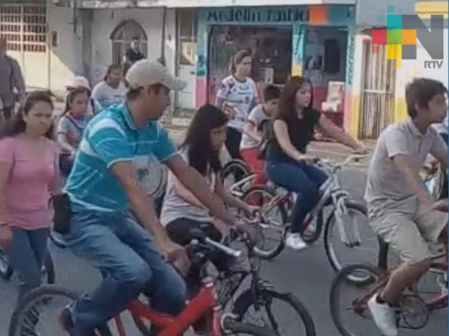 Escuela primaria «Carlos A. Carrillo» celebran con una rodada el Día del Niño