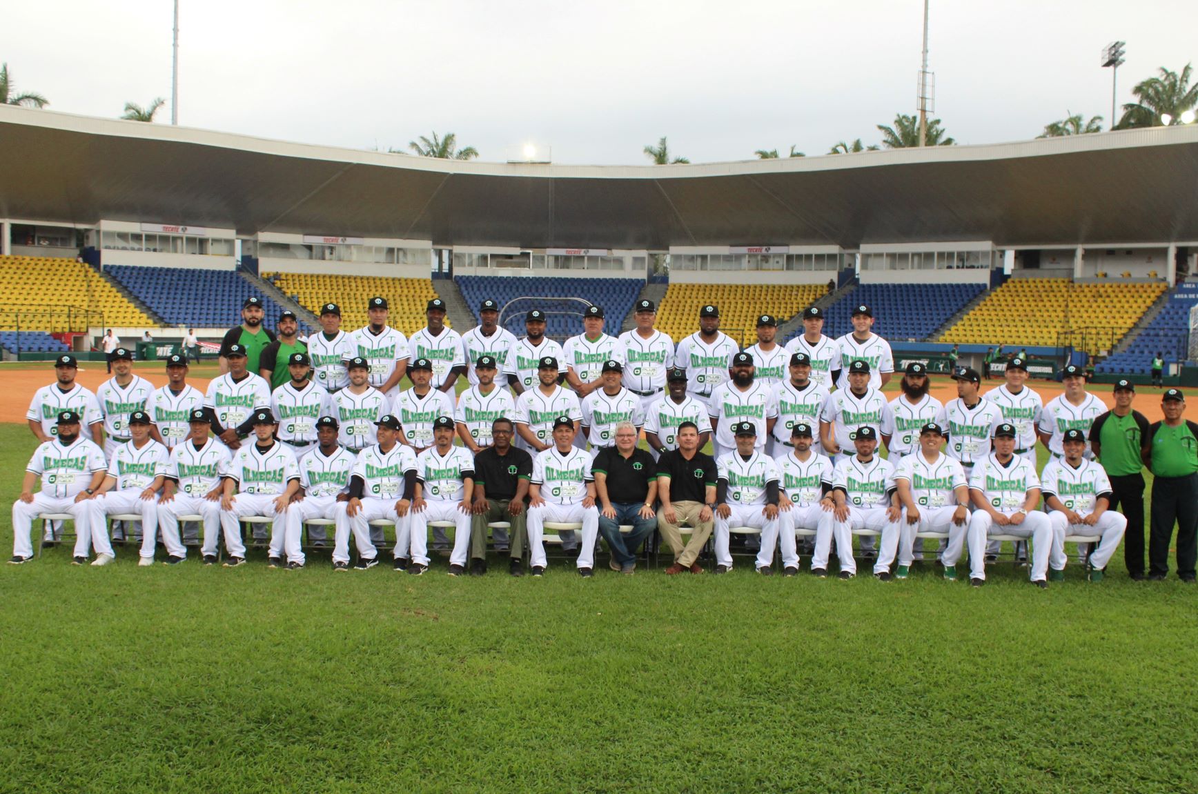 Olmecas se toma la foto oficial en el Centenario