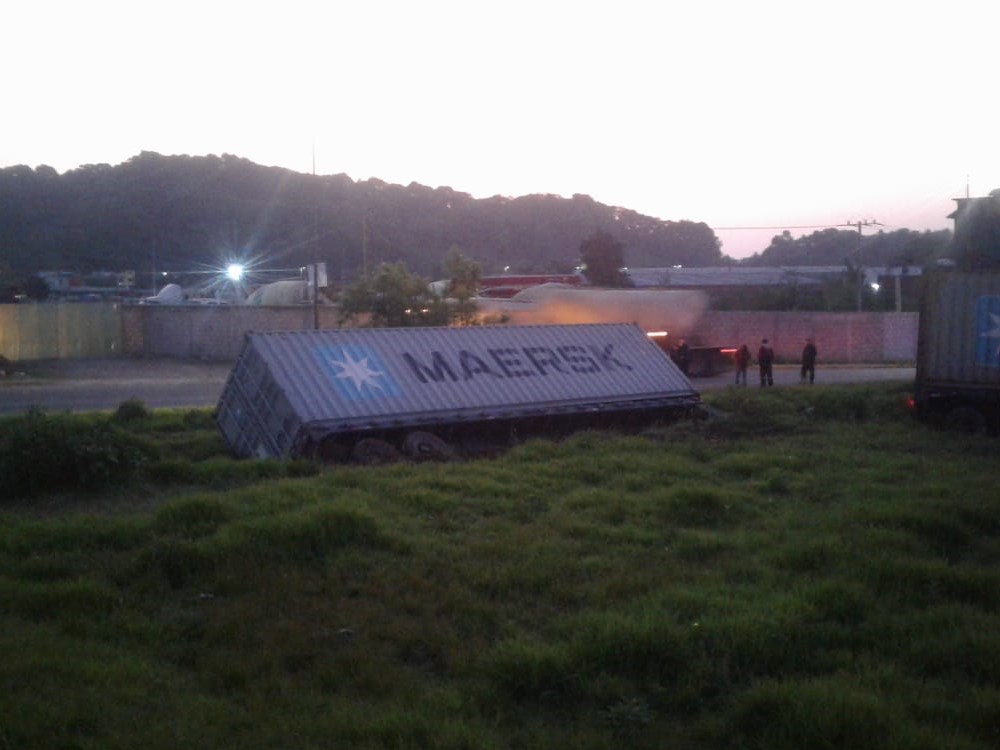 Esta mañana vuelca tráiler a la altura de Banderilla