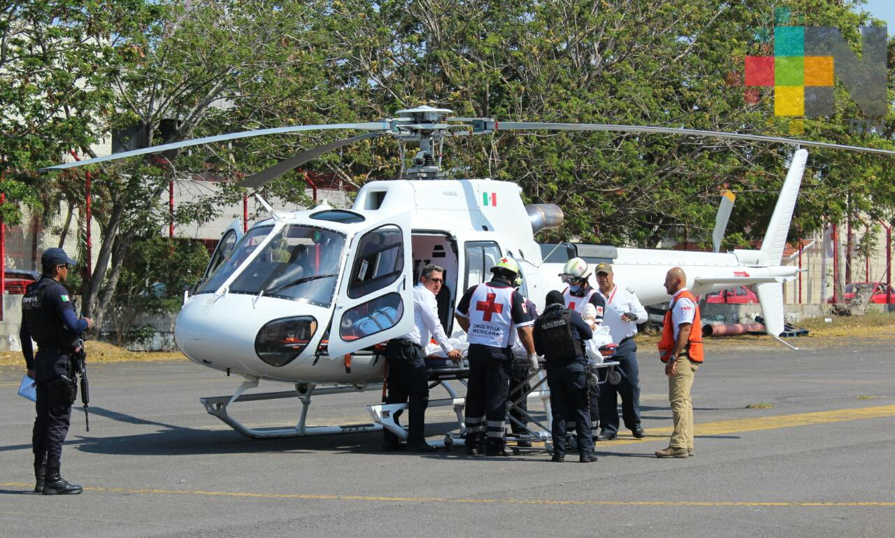 En traslado de helicóptero llegaron a Boca del Río baleados en Sayula de Alemán